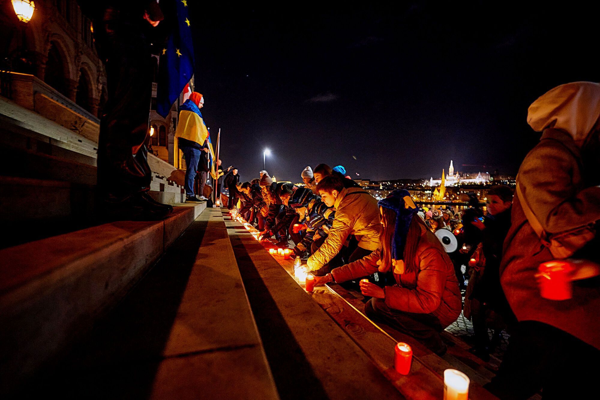 Парламент Угорщини вимкнув на пів години світло в пам’ять про жертв Голодомору. Фото