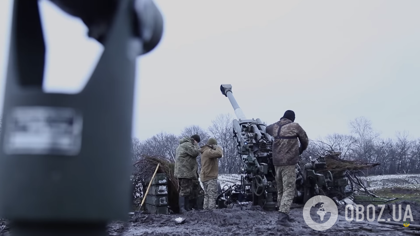 Буксируемая M777 на передовой.