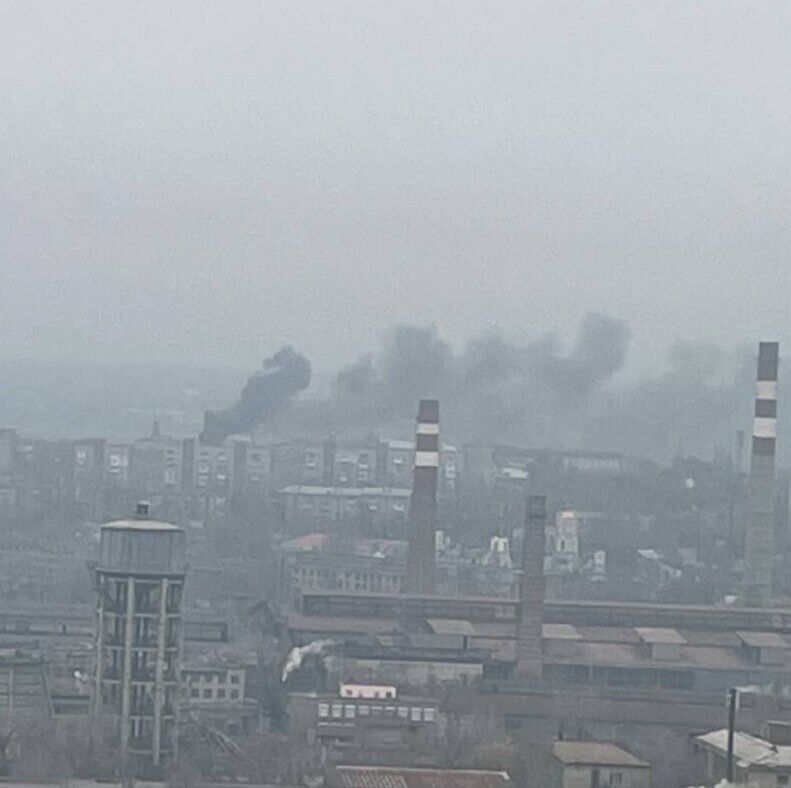 В окупованому Донецьку трапилася "бавовна" на нафтобазі: спалахнула потужна пожежа. Фото й відео 