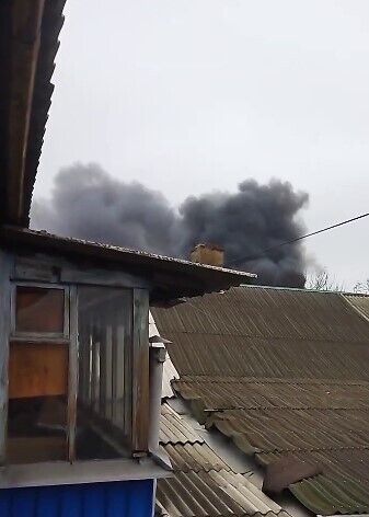 В окупованому Донецьку трапилася ''бавовна'' на нафтобазі: спалахнула потужна пожежа. Фото й відео 