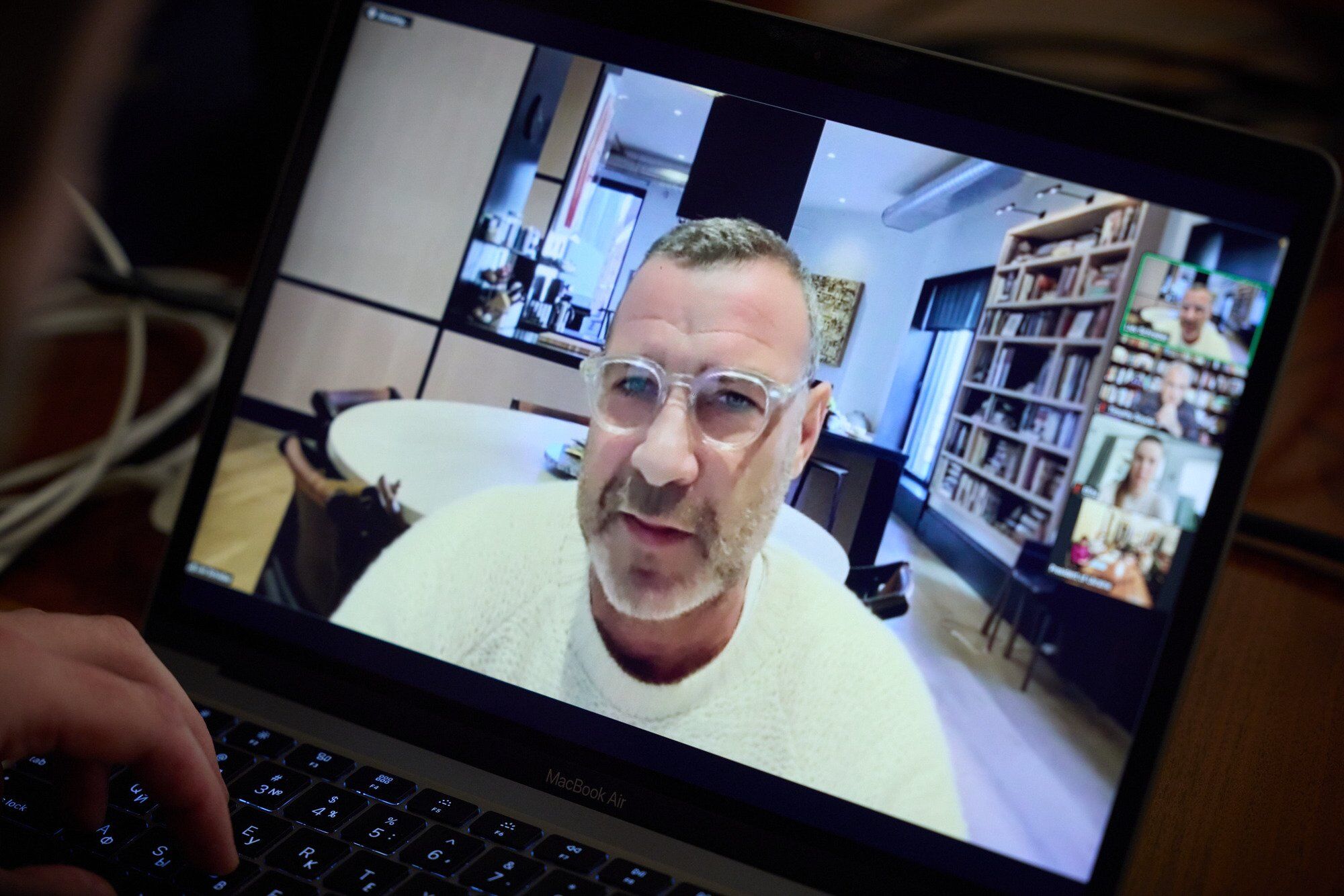 Посла UNITED24 встретились с Зеленским и объявили общий сбор средств на генераторы для больниц