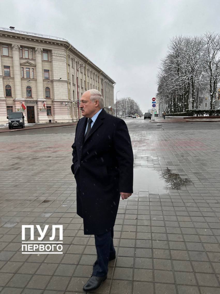 Беларуский политик прошелся по пустой улице