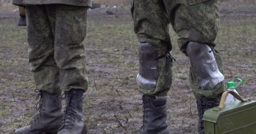 Кусок хлеба в день и танки за свой счет: российские оккупанты умоляют вернуть их из Украины