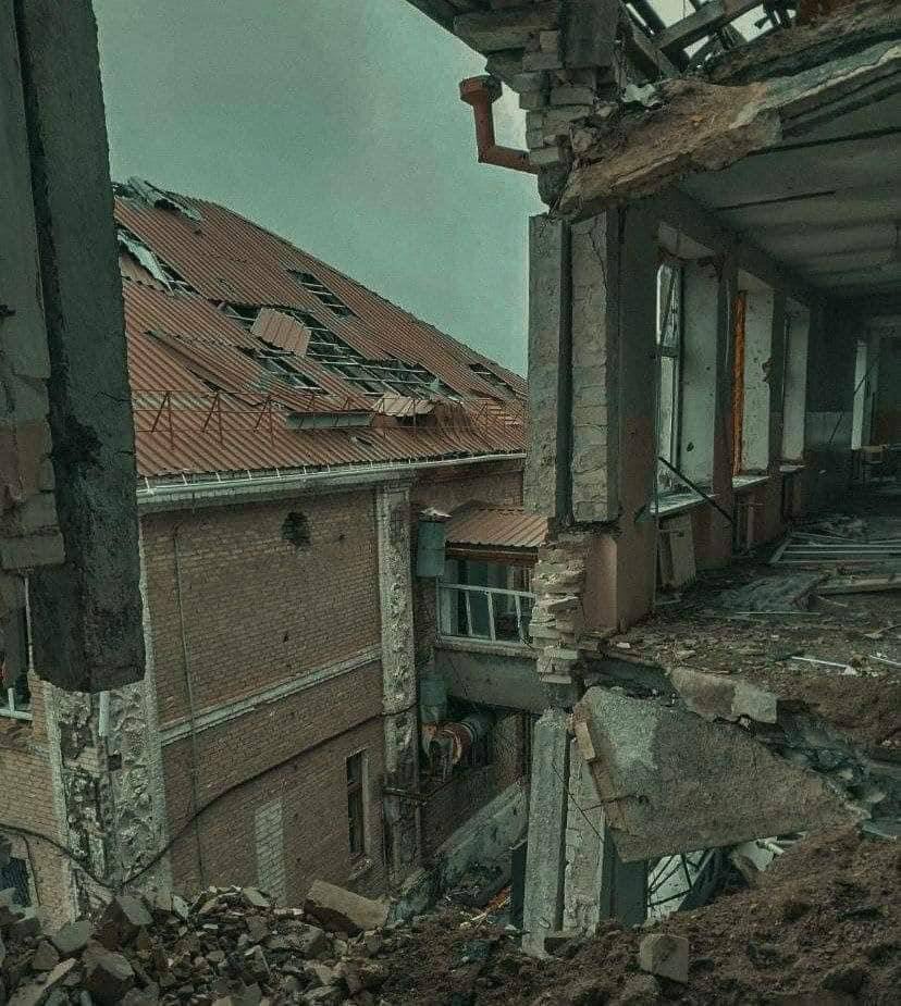 Серьезно разрушены в частности были города Северодонецк и Рубежное.