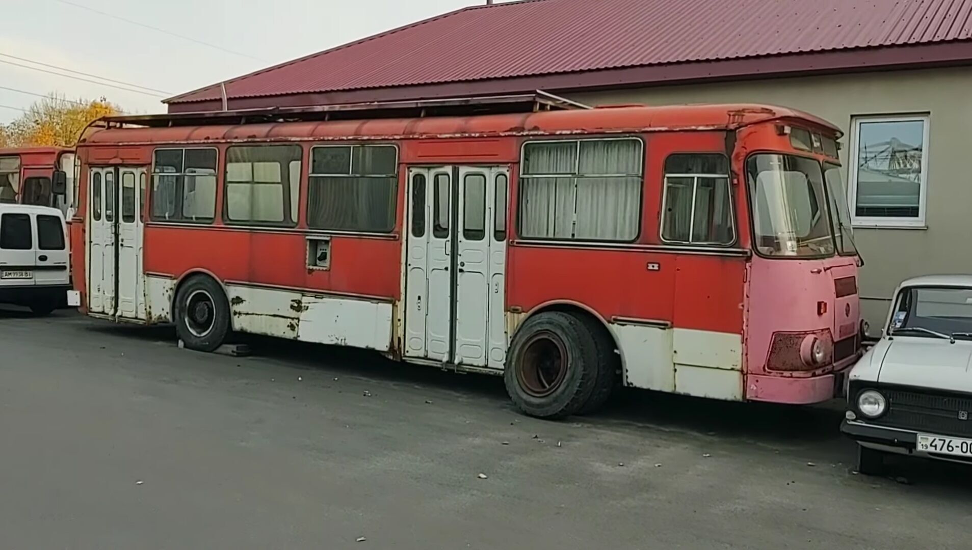 У Києві зберігся унікальний "телевізійний" автобус ЛіАЗ-677М. Фото та відео