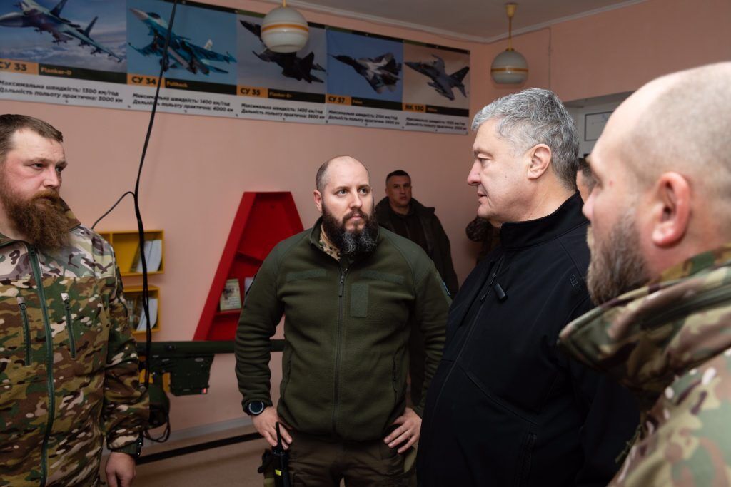 Порошенко передал в военный учебный центр УГА тренажер для подготовки операторов ПЗРК