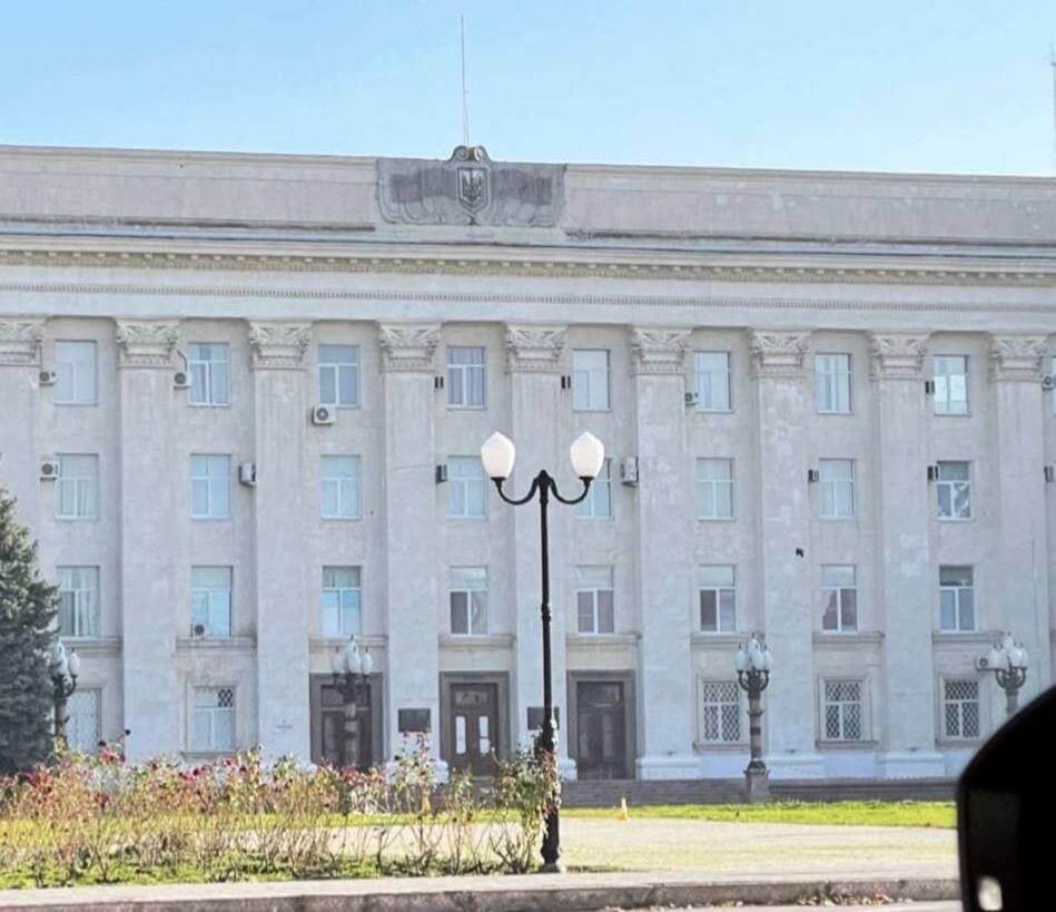 В Херсоне со здания областной администрации исчез флаг России
