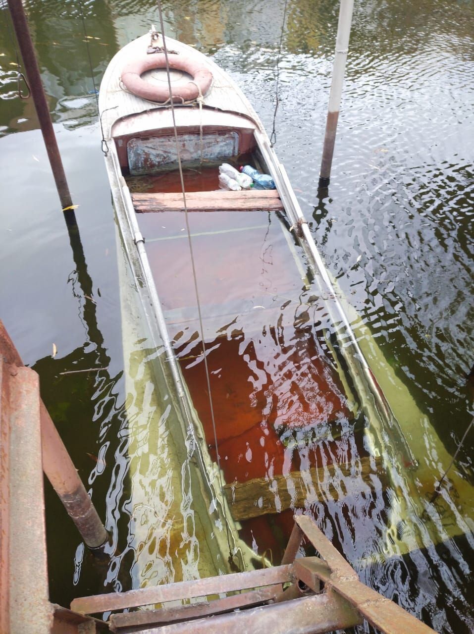 Оккупанты в Херсонской области запретили переправляться через Днепр: все лодки нашли простреленными. Фото