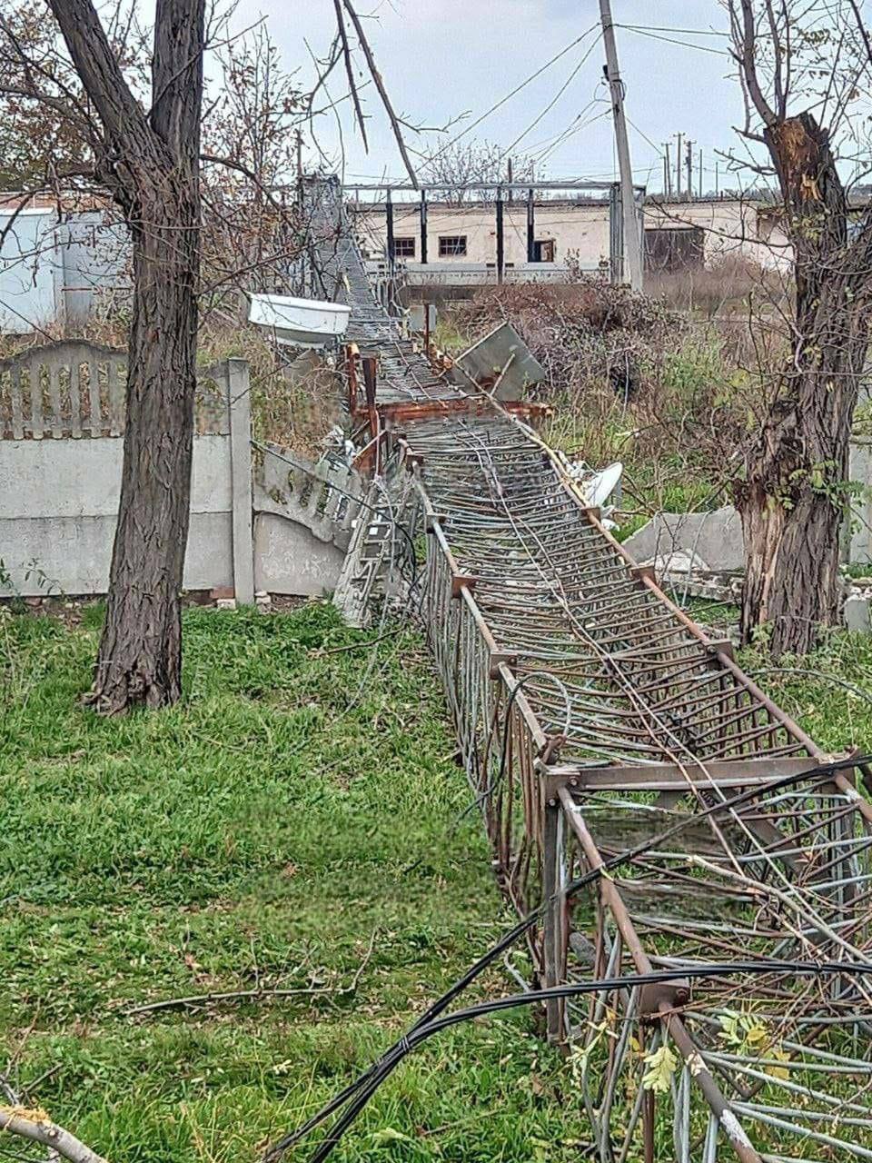 Оккупанты на Херсонщине подрывают вышки сотовой связи на правом берегу Днепра – СМИ