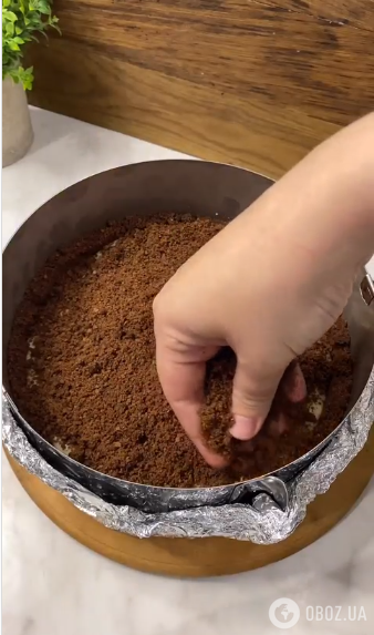 Шоколадний сметанник без випікання: готується з печива 