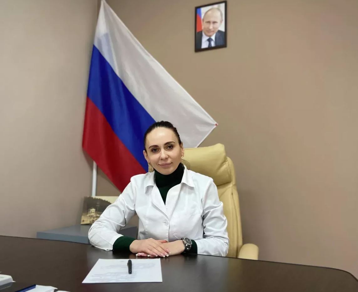 В Новой Каховке "руководительница" больницы продала медоборудование оккупантам и сбежала в Россию: всплыли подробности