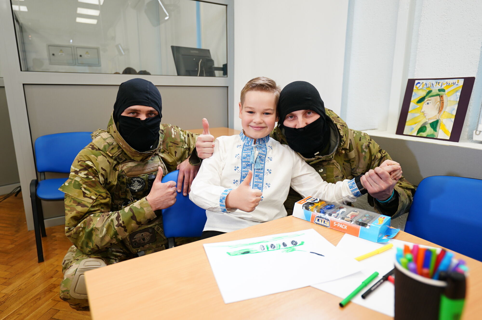 ГУР МО Украины получило более 1500 детских "изображений для героев"