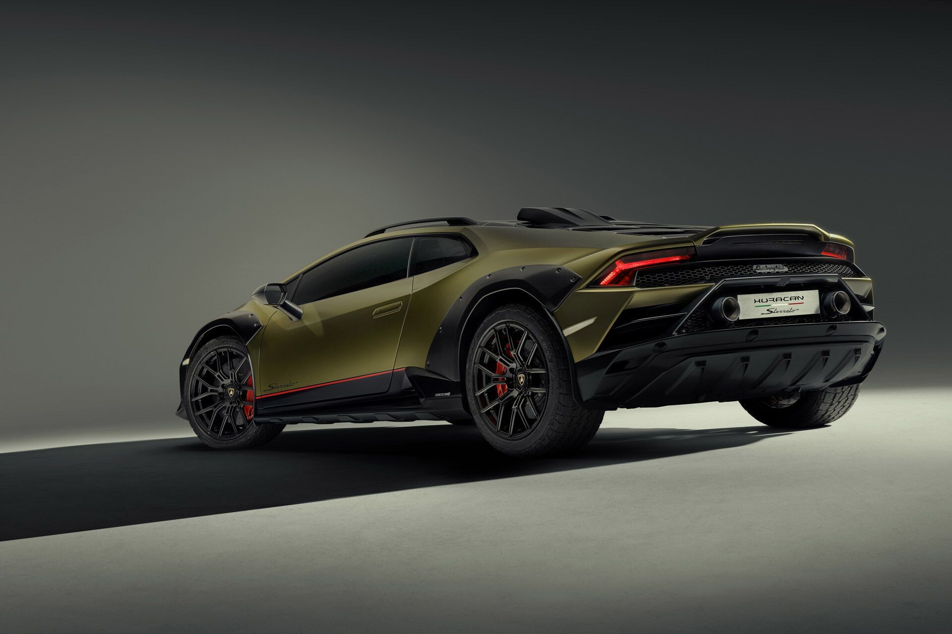 Lamborghini представила "внедорожный" Huracan. Видео