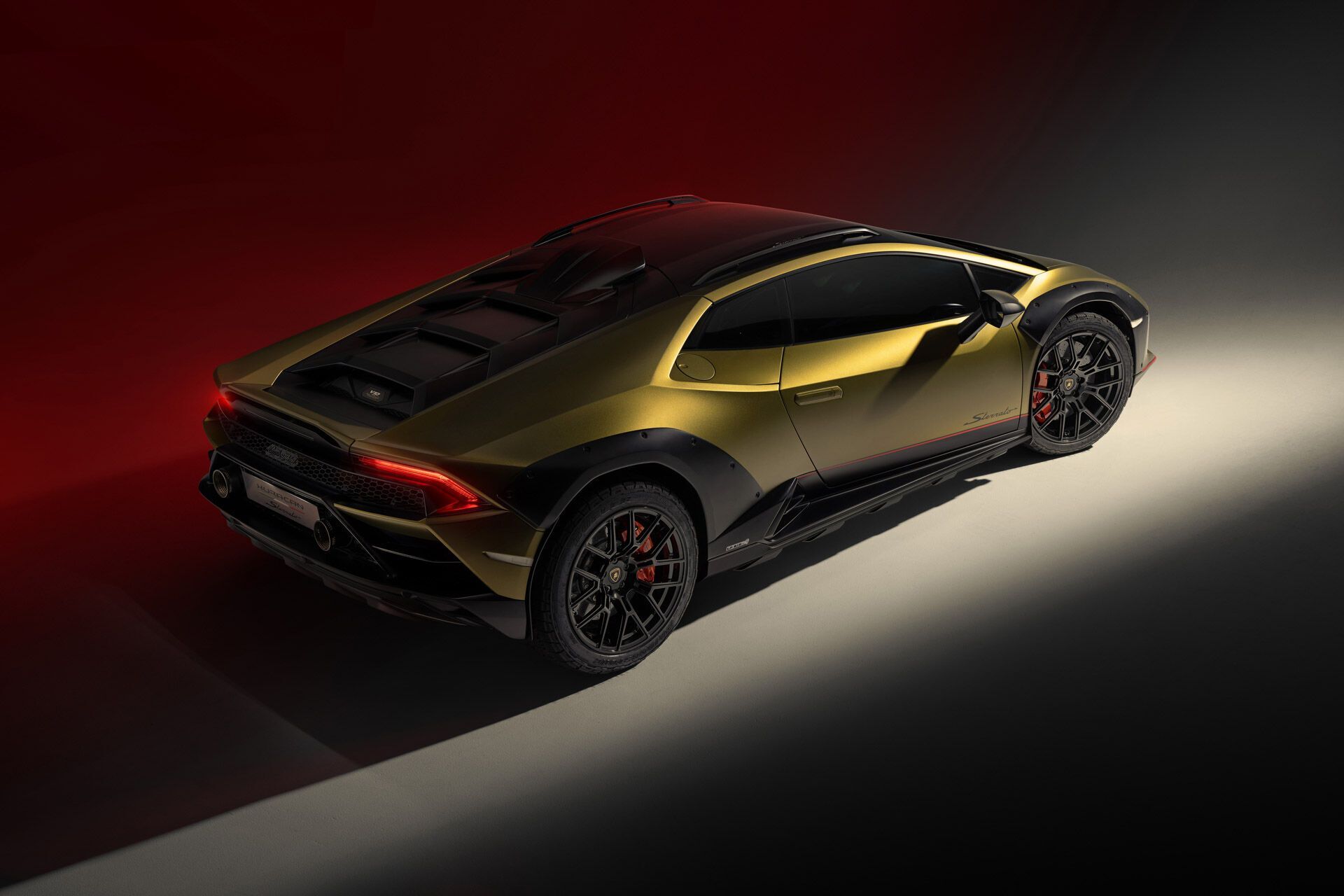 Lamborghini представила "внедорожный" Huracan. Видео