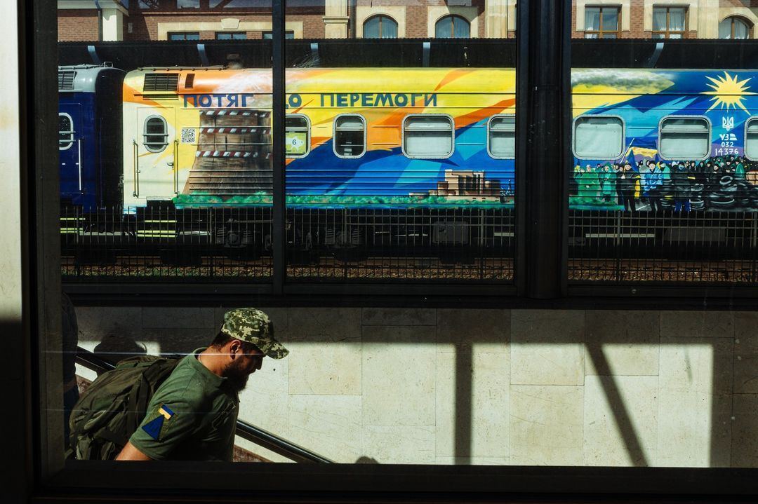 "Українська залізниця стала справжньою дорогою життя": Зеленський привітав залізничників із святом 