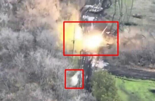 Воин ВСУ с близкого расстояния одним выстрелом уничтожил вражеский танк: момент "фейерверка" попал на видео