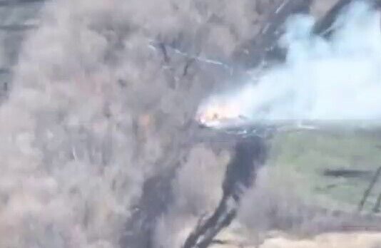 Воїн ЗСУ з близької відстані одним пострілом знищив ворожий танк: момент ''феєрверку'' потрапив на відео 