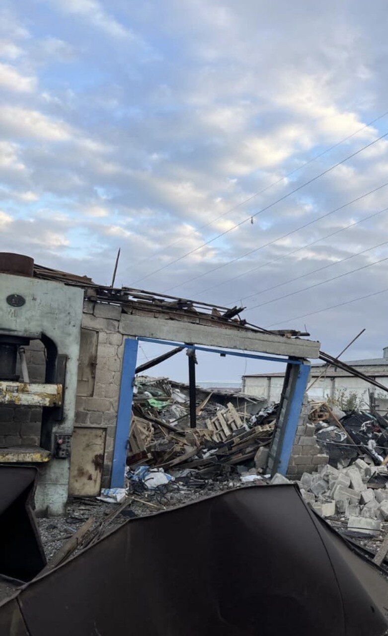 Окупанти обстріляли Нікополь із ''Градів'' і вдарили ракетами С-300 по Запорізькій області: спалахнули пожежі. Фото
