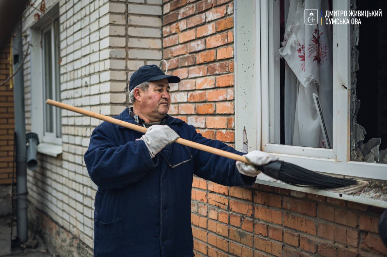 Загинула жінка, ще одну поранено: окупанти обстріляли прикордонну громаду Сумщини з важкої артилерії і РСЗВ . Фото 