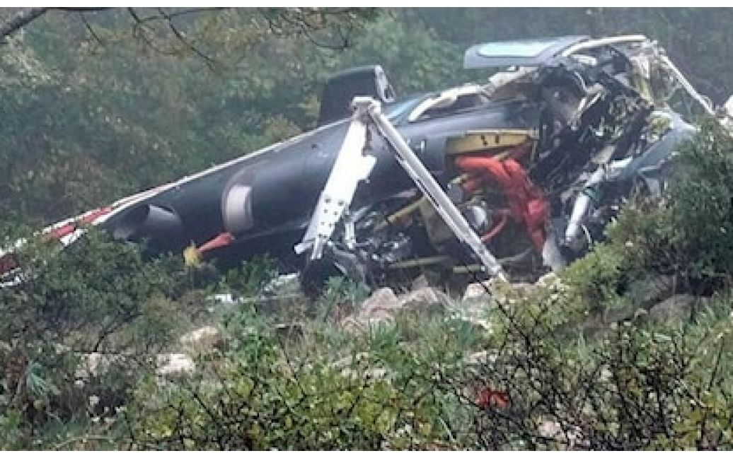 В Италии упал вертолет, на борту которого была семья с двумя детьми из Словении: никто не выжил. Фото