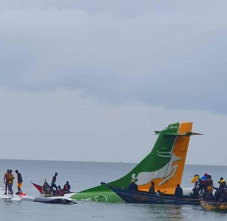 У Танзанії в озеро Вікторія впав пасажирський літак авіакомпанії Precision Air: загинули щонайменше 19 осіб. Відео