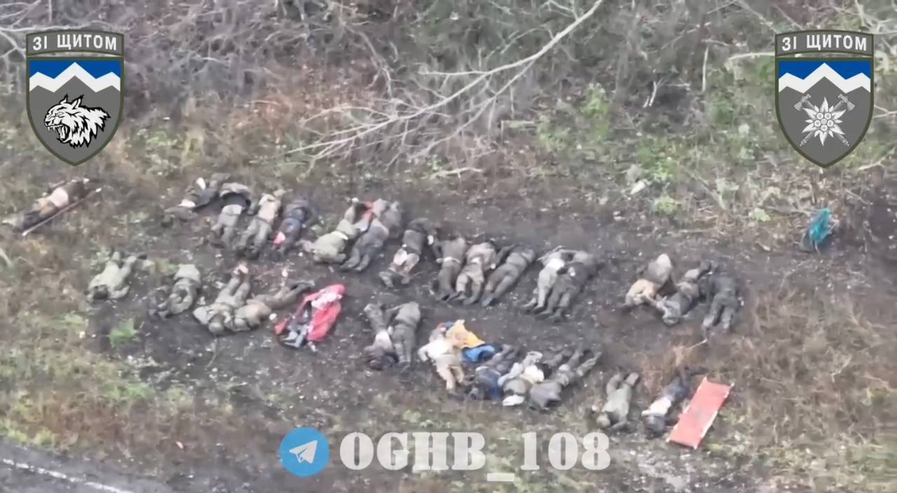 Коломыйские бойцы показали, как оккупанты собирают ликвидированных после неудачного штурма. Видео 18+