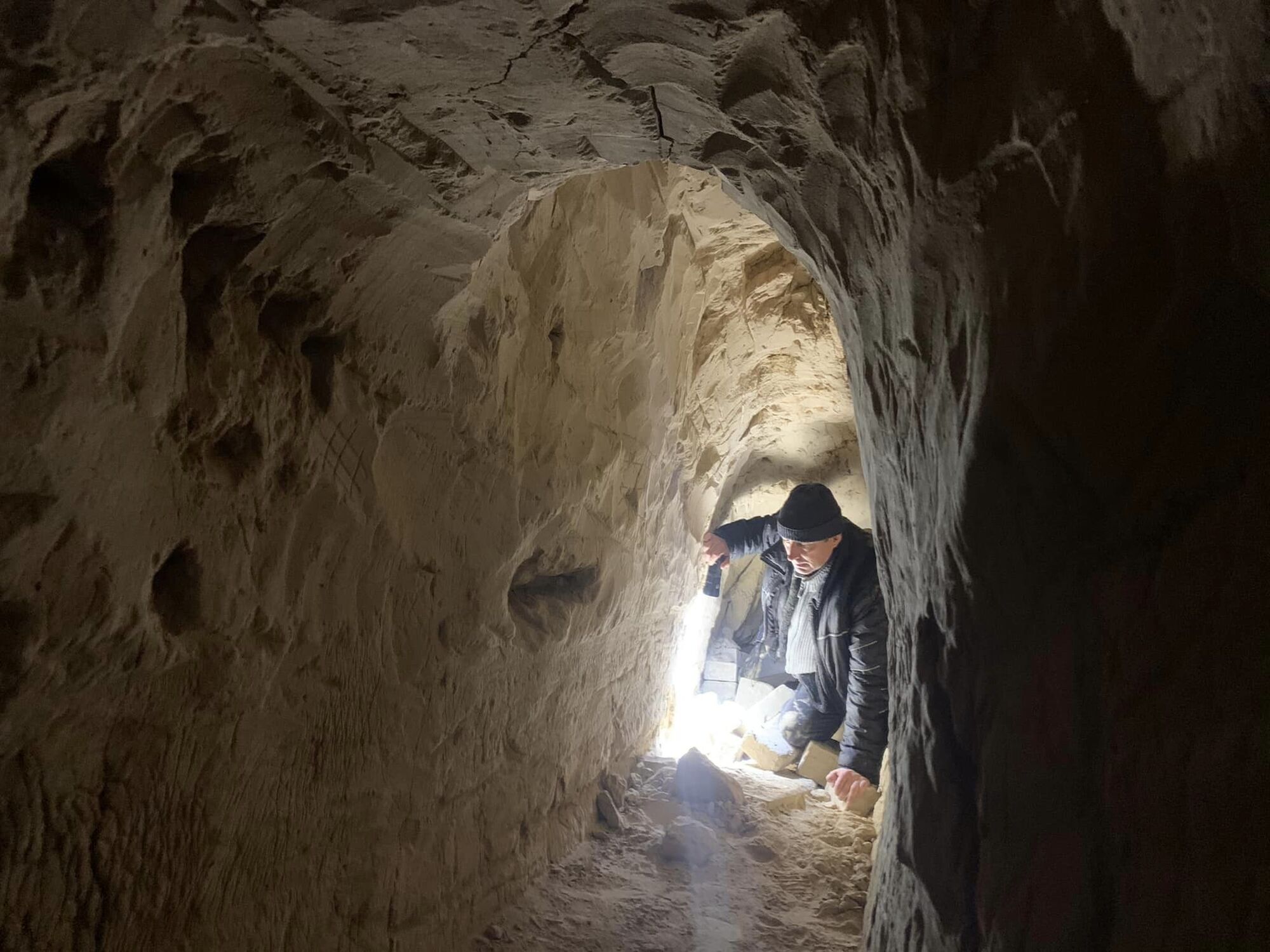 У Києві науковці знайшли унікальну печеру часів Київської Русі. Фото