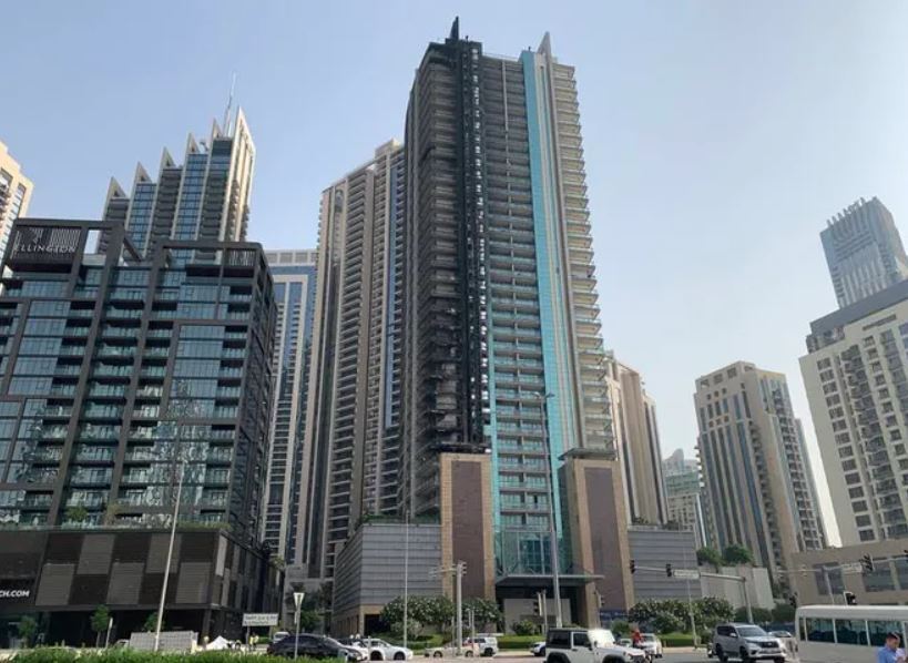 У Дубаї спалахнув 35-поверховий хмарочос поблизу Бурдж-Халіфа: будівлю охопило вогнем. Відео