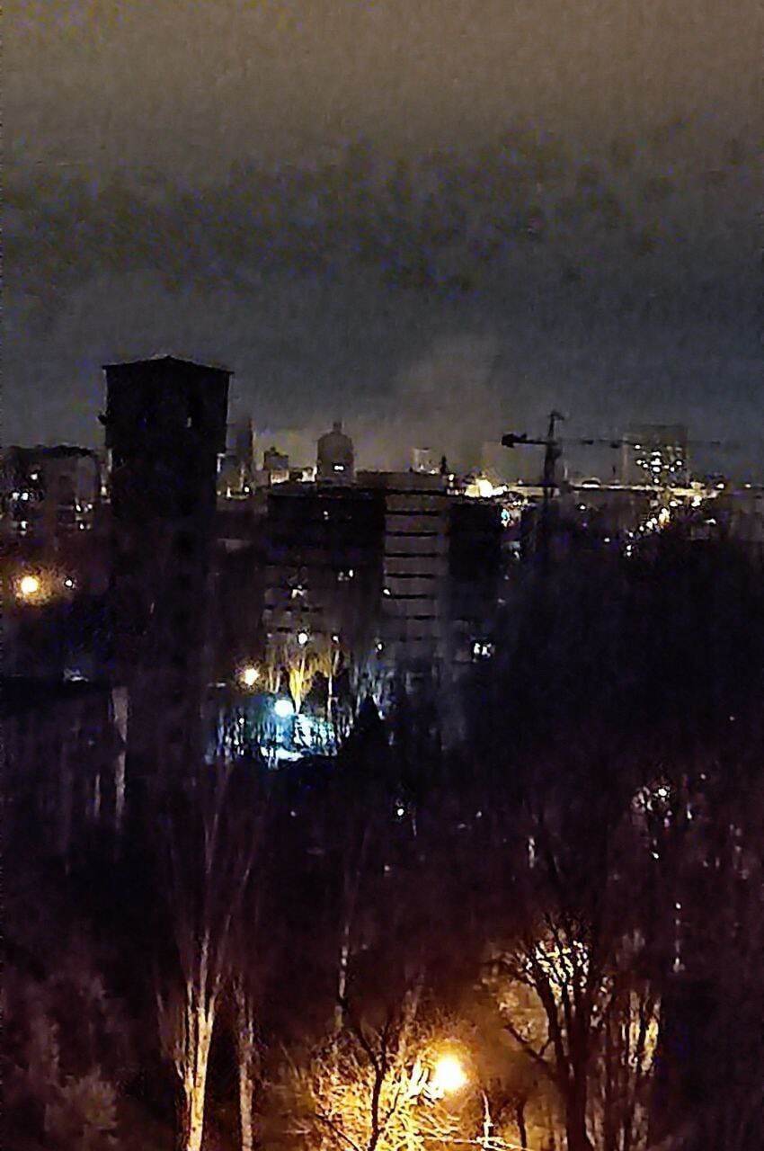 В окупованому Донецьку пролунали вибухи: є прильоти по центру міста. Фото та відео