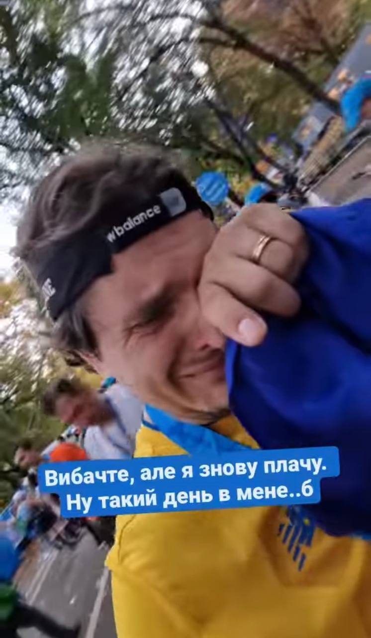 "Забезпечимо взуттям цілу роту": Анатоліч розплакався, пробігши понад 40 км для ЗСУ 