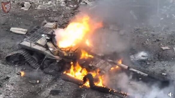 Украинские десантники сорвали попытки штурма своих позиций, уничтожив танк оккупантов. Видео
