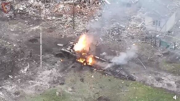 Українські десантники зірвали спроби штурму своїх позицій, знищивши танк окупантів. Відео