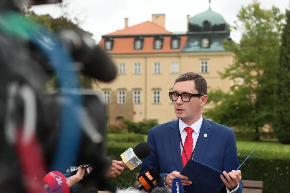 Новина про весілля прессекретаря президента Чехії з українкою шокувала населення: що приховує Овчачек