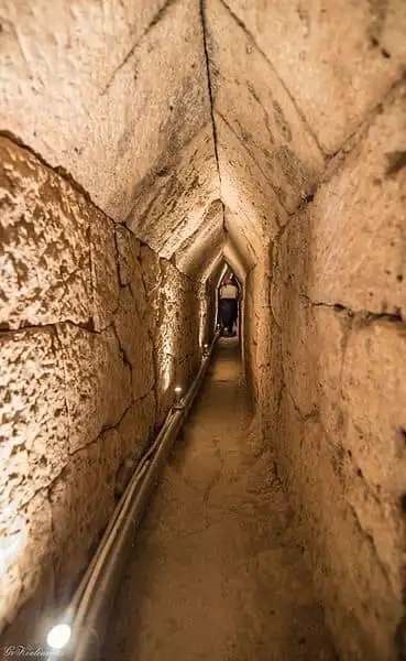 В Египте найден тайный тоннель, который может вести к гробнице Клеопатры. Фото