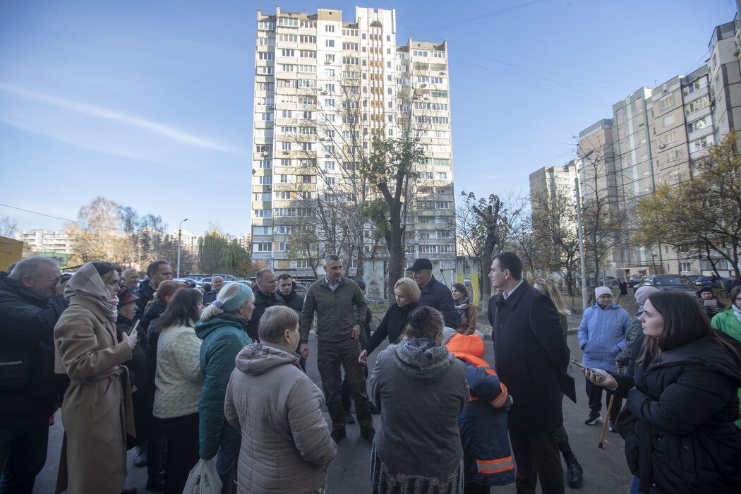 Кличко показал, как отремонтировали поврежденные российскими обстрелами дома Киева. Фото