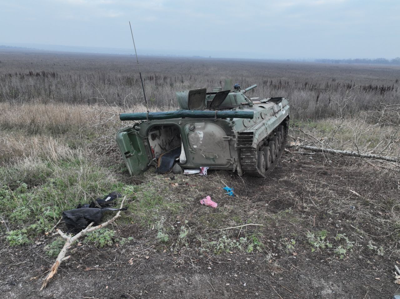 Спецпризначенці Нацгвардії розбили колону техніки окупантів: мінус 3 танки та 2 БМП. Фото