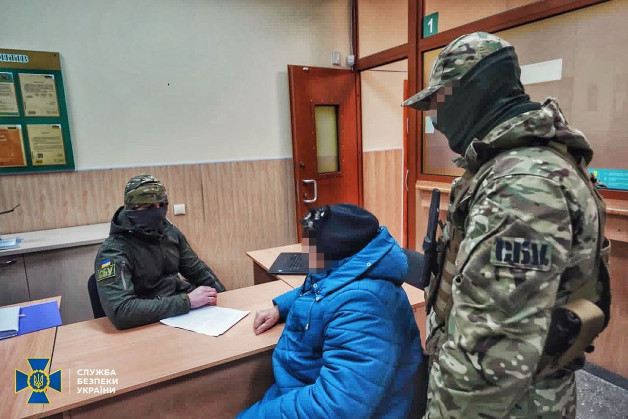 В Лимане задержали коллаборантку, предлагавшую украинцам "сухпайки" из РФ в обмен на поддержку оккупационных властей. Фото