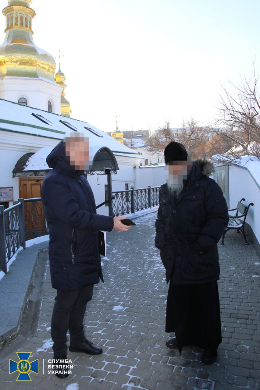 Священнику Киево-Печерской лавры сообщили о подозрении: на его богослужении прославляли "русский мир". Фото