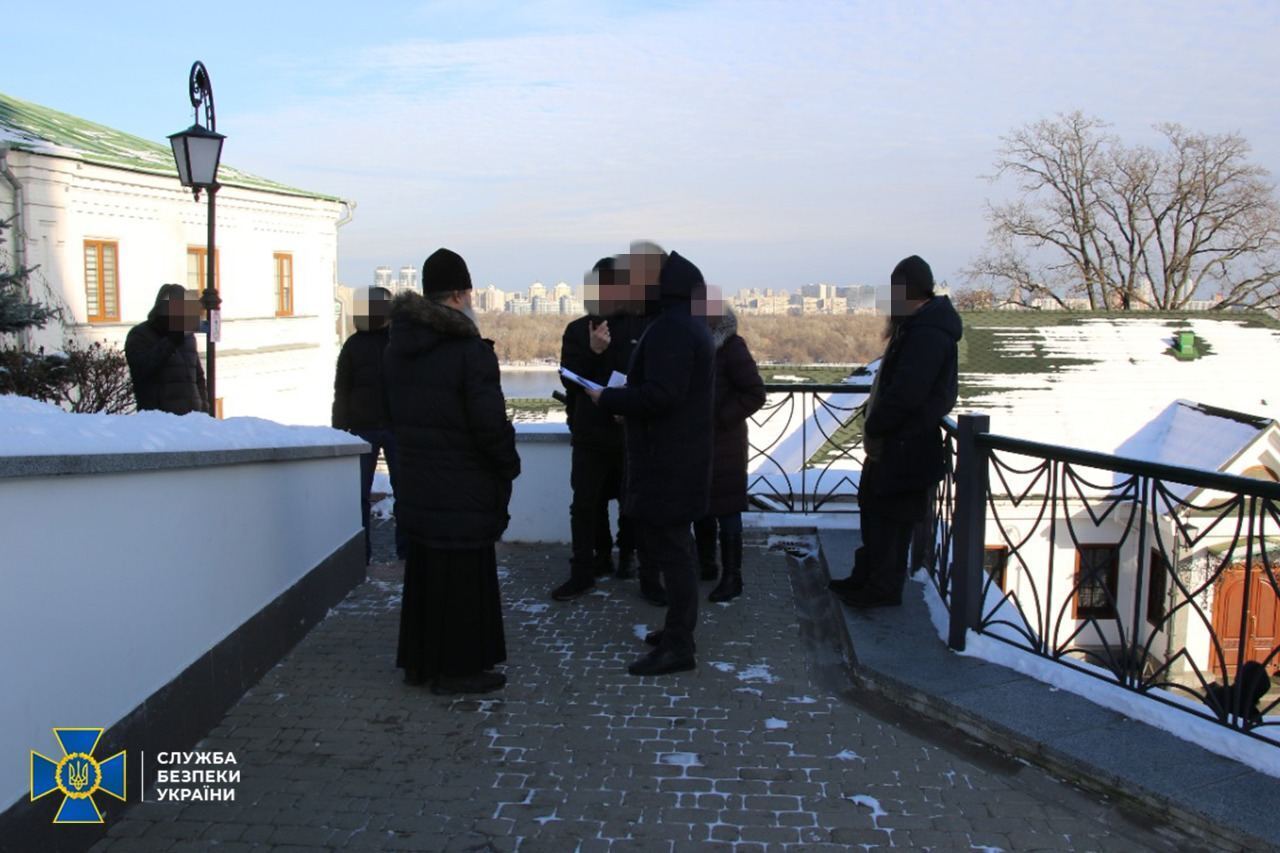 Священнику Киево-Печерской лавры сообщили о подозрении: на его богослужении прославляли "русский мир". Фото