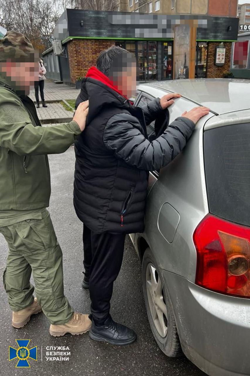 СБУ заблокировала еще шесть каналов для побега ''уклонистов'' за границу: стоимость ''билета'' составляла от 2 до 6 тысяч долларов. Фото