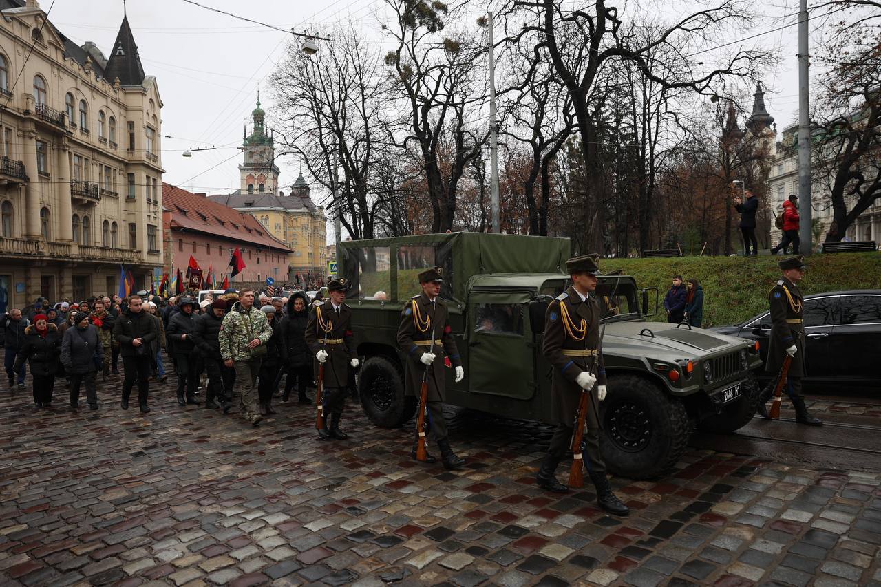 Во Львове провели в последний путь Героя Украины Юрия Шухевича. Фото и видео