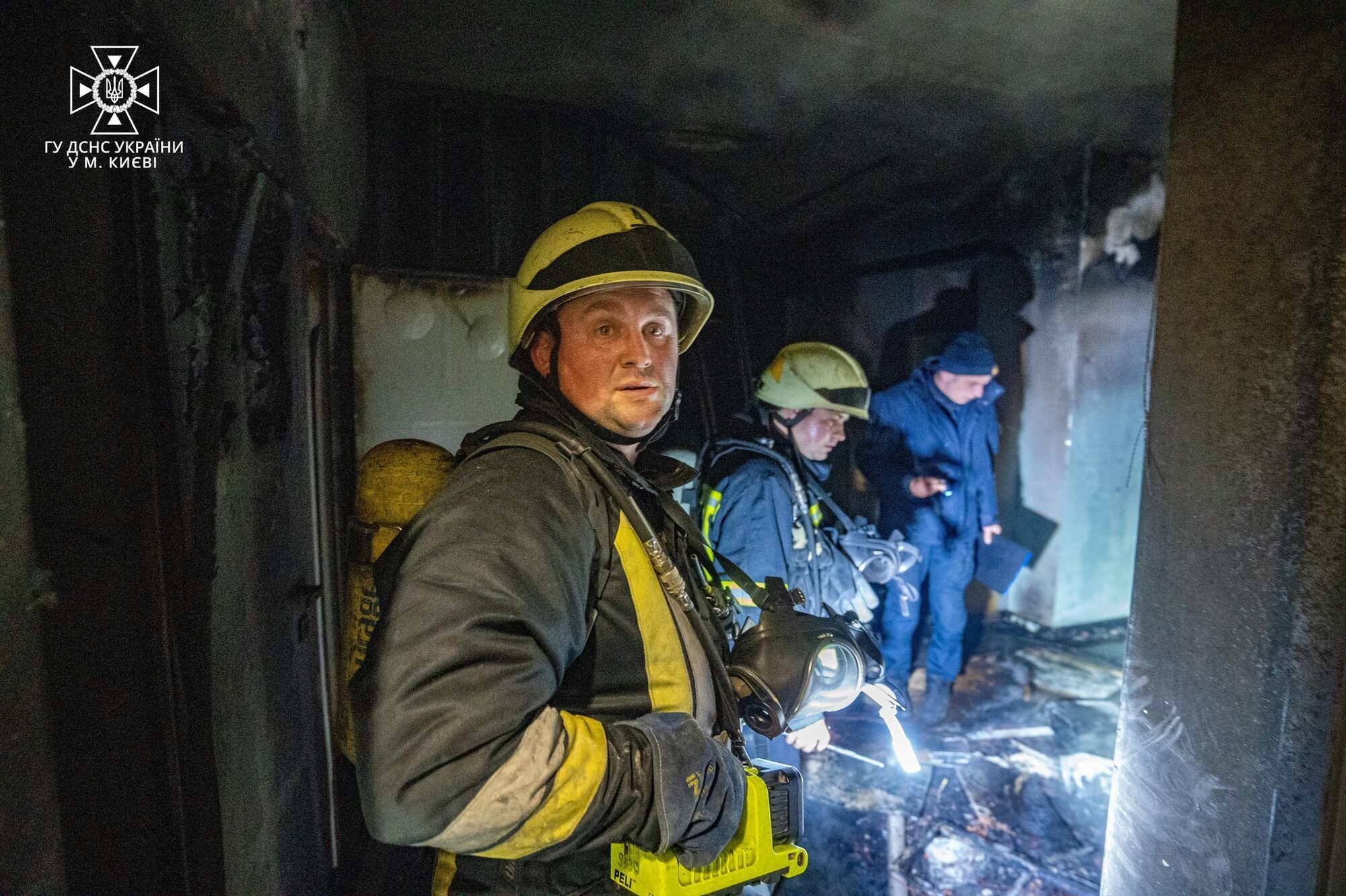 В Киеве в многоэтажке произошел взрыв: эвакуировали 10 человек. Фото и видео