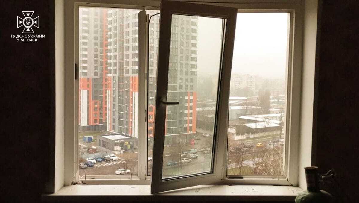 В Киеве в многоэтажке взорвался газовый баллончик. Фото