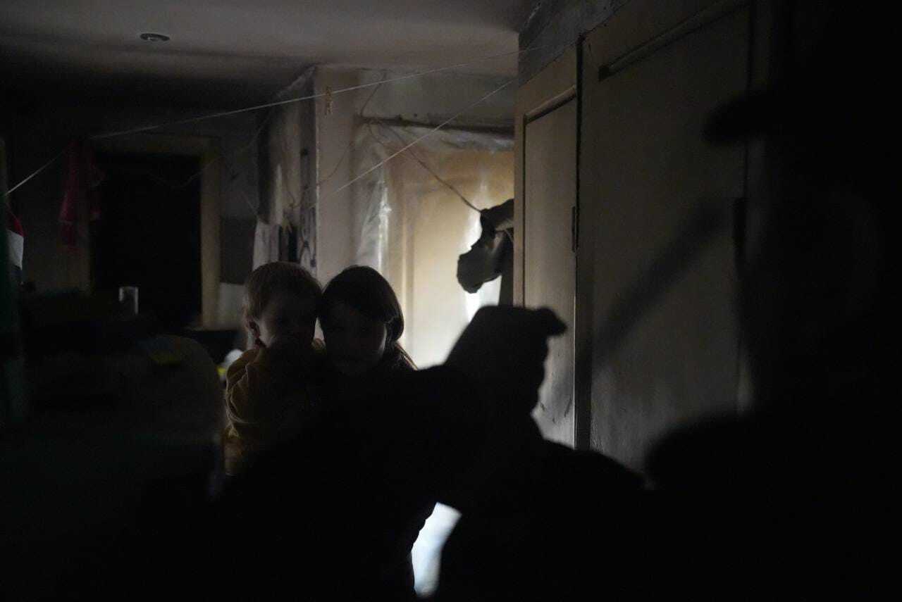  Окупанти обстріляли рятувальників, які доставляли гумдопомогу у Бахмут. Фото 