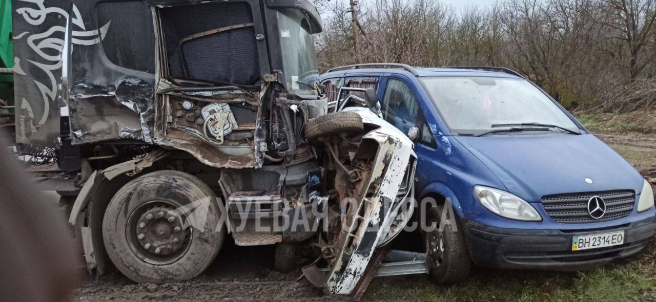 В Одесской области произошло масштабное ДТП: пострадали 6 авто, есть погибшие. Фото, видео