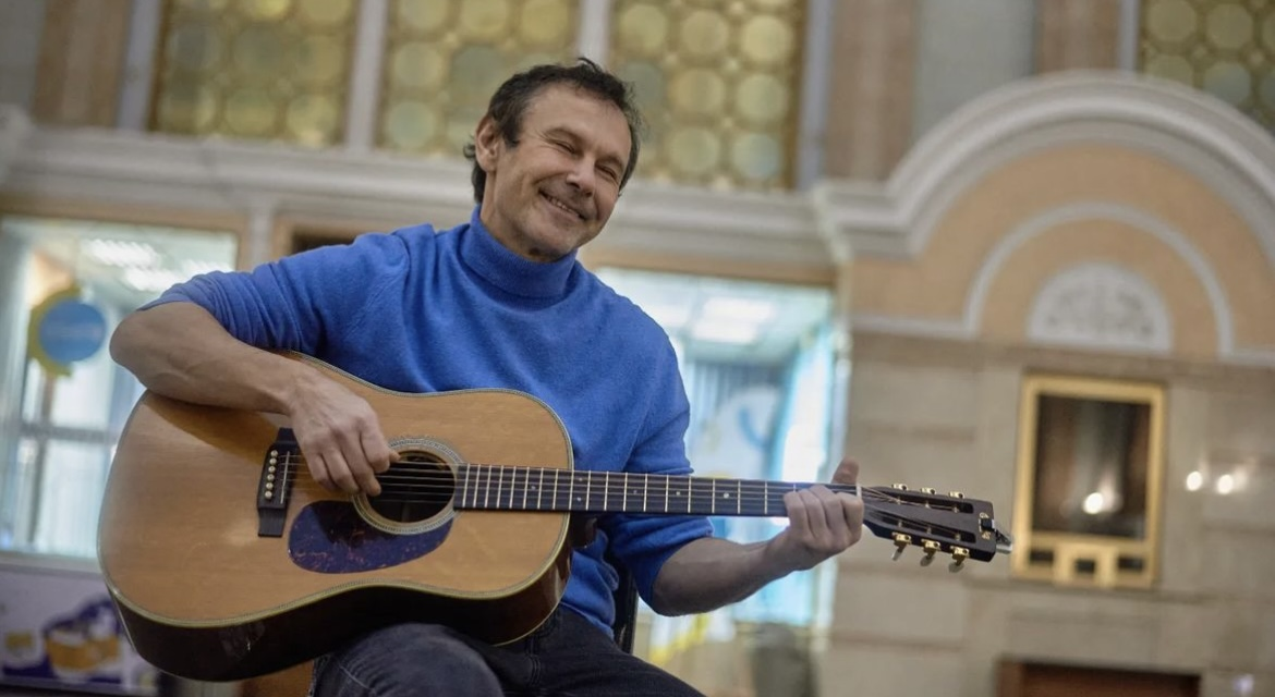 Вакарчук влаштував імпровізований концерт на Центральному вокзалі в Києві. Відео