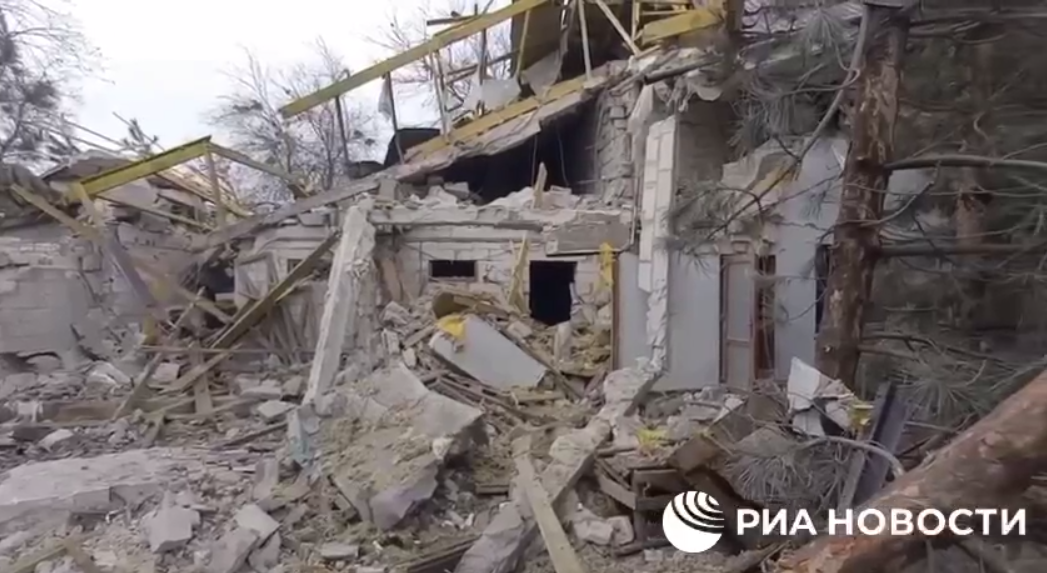Росія показала, що залишилося від бази окупантів у Мелітополі після влучання ЗСУ. Відео