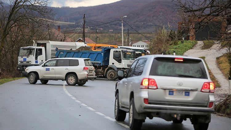 Люди в масках на барикадах і напад на місію ЄС: чому в Косові спалахнула нова хвиля ескалації і чим це загрожує