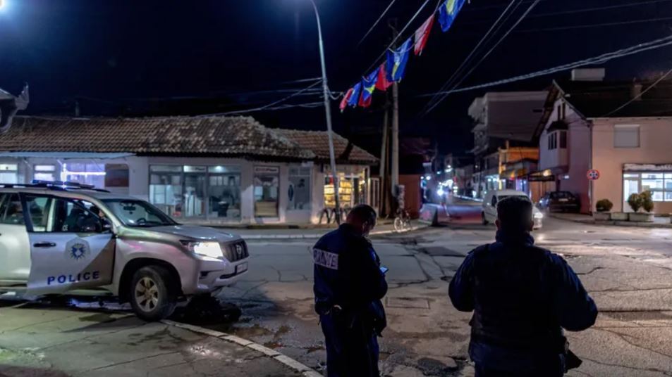 Люди в масках на баррикадах и нападение на миссию ЕС: почему в Косово вспыхнула новая волна эскалации и чем это грозит