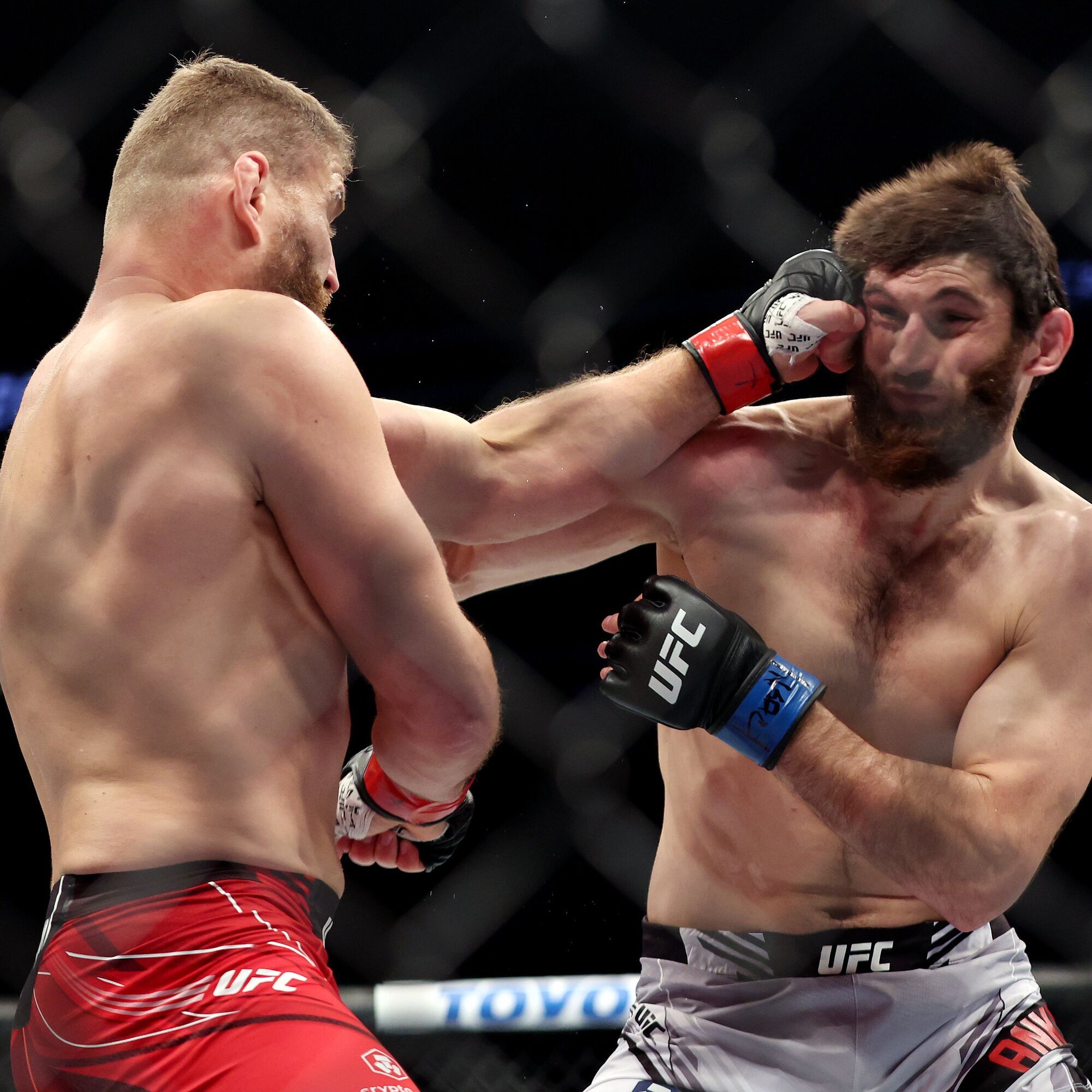 Бійця Кадирова "образили" судді: Дон в істериці вимагає вибачень від президента UFC та чемпіонський пояс